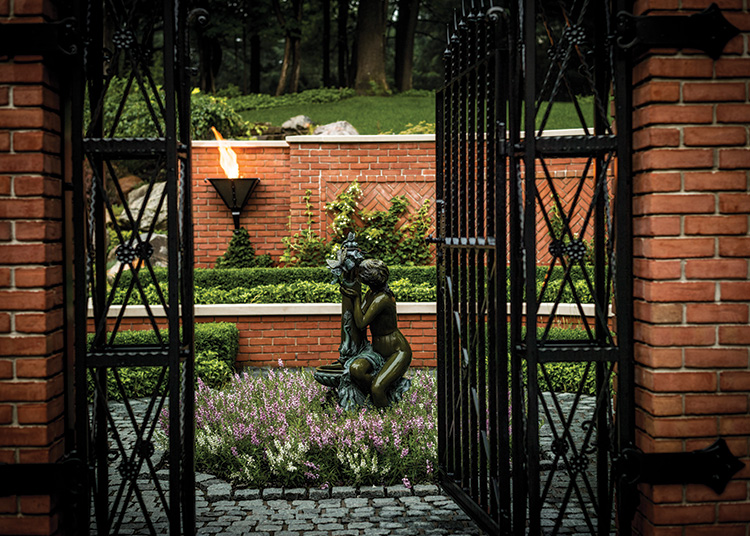 Gardens That Beckon - Front Exterior